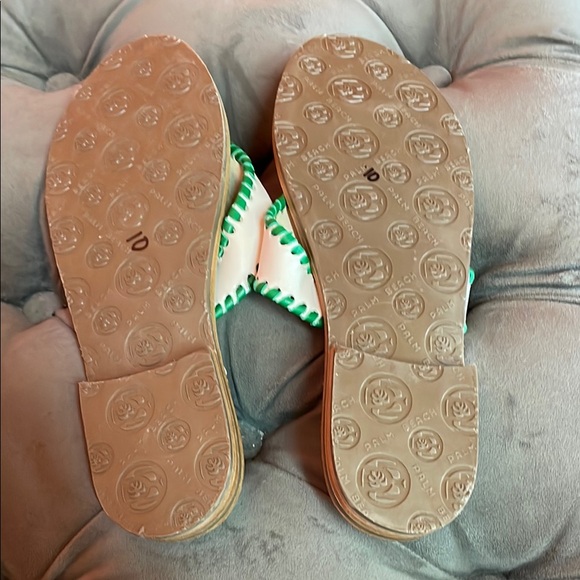 Palm Beach Luxe-Crafted NWOT embroidered floral thong sandals. Sz 10 - Picture 7 of 14